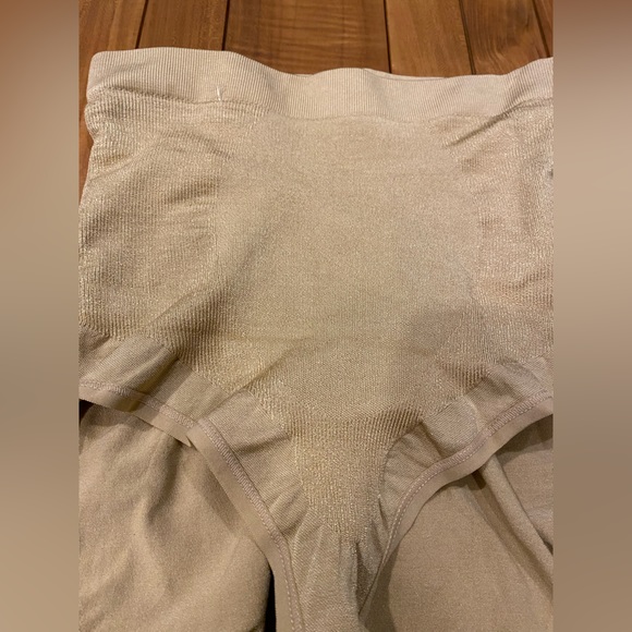 New Heavenly Secrets Shapewear - Picture 2 of 9